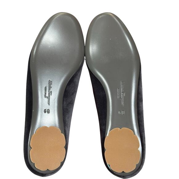 Salvatore Ferragamo Sarno Velvet Bow Flower Heel Loafers sz. 6B - Picture 9 of 12